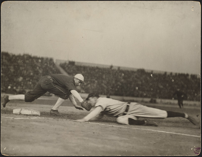 pick-off_attempt_at_first_1906_world_series